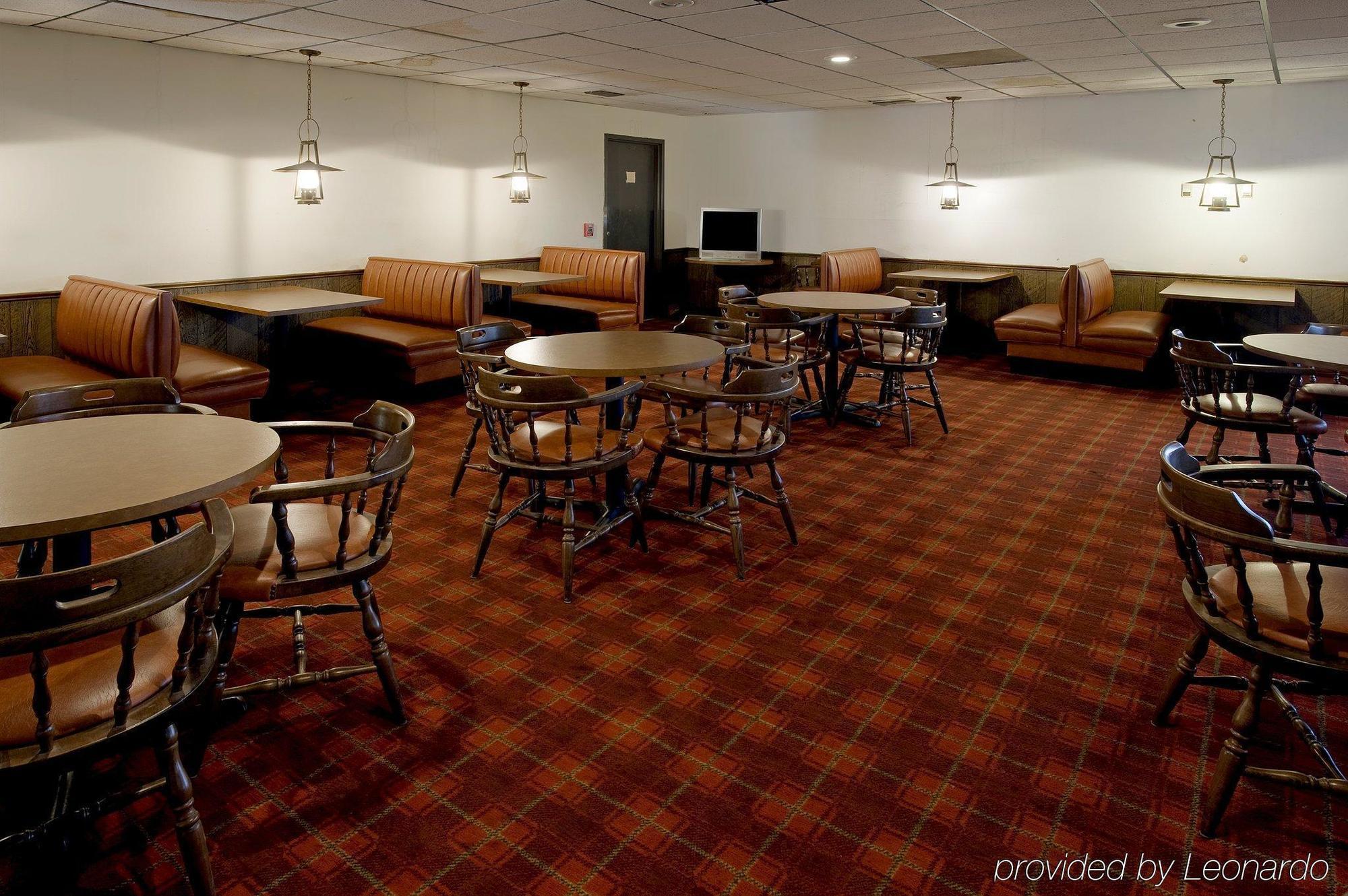 Americas Best Value Inn Bowie Ресторант снимка
